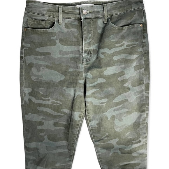Social Standard by Sanctuary green camo high rise skinny jeans size 8/29 - Picture 3 of 7